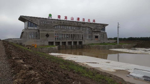 黑龙江青龙山灌区，应用我公司高强无收缩灌浆料，进行设备安装工程