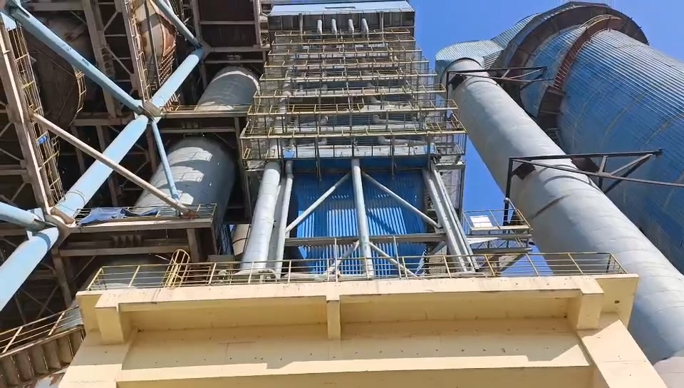 宾西水泥厂，应用我公司高强无收缩灌浆料，进行设备基础灌浆