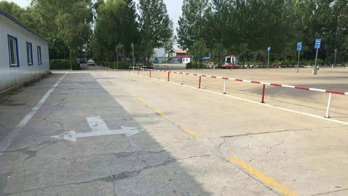 尚志龙运驾校修复练车路面