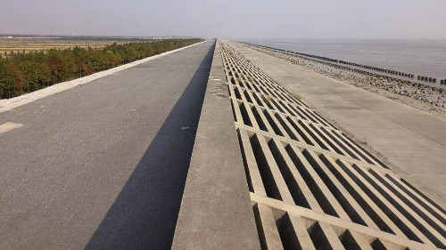 老龙头储灰场#3、#4灰格坝体砼护坡改造项目，应用我公司<i style='color:red'>聚合物加固砂浆</i>，进行堤坝护坡改造