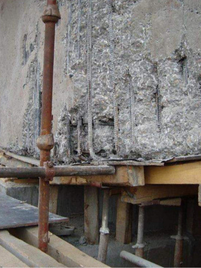 混凝土施工外观出现气孔的原因——磐云聚合物砂浆为您讲述