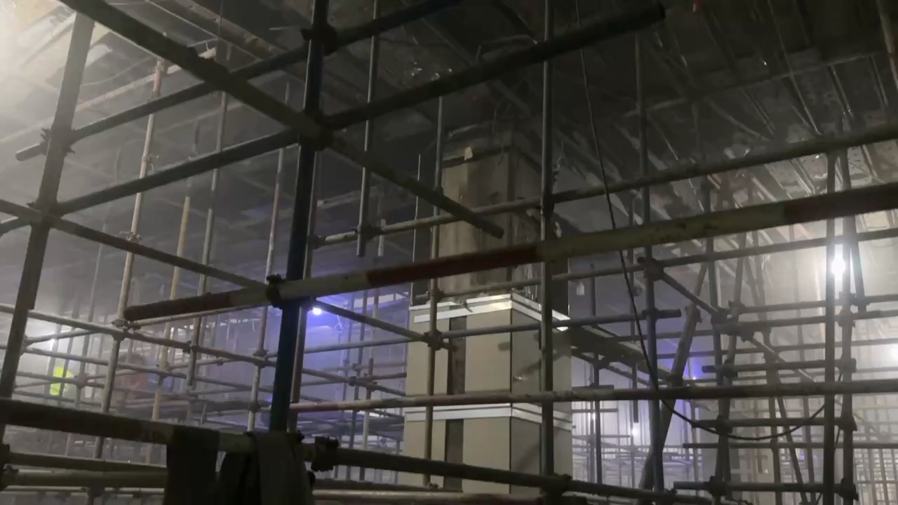 华旗饭店，应用我公司灌浆料与加固砂浆，进行梁板柱加固