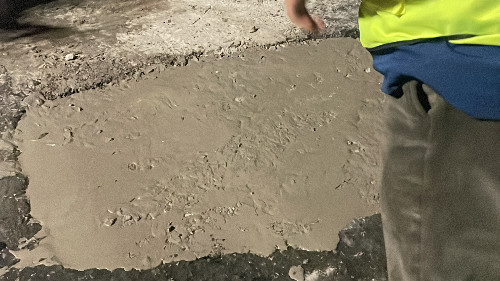 哈尔滨南直路立交桥，应用我公司<i style='color:red'>py-600快修水泥</i>，进行桥面系修复