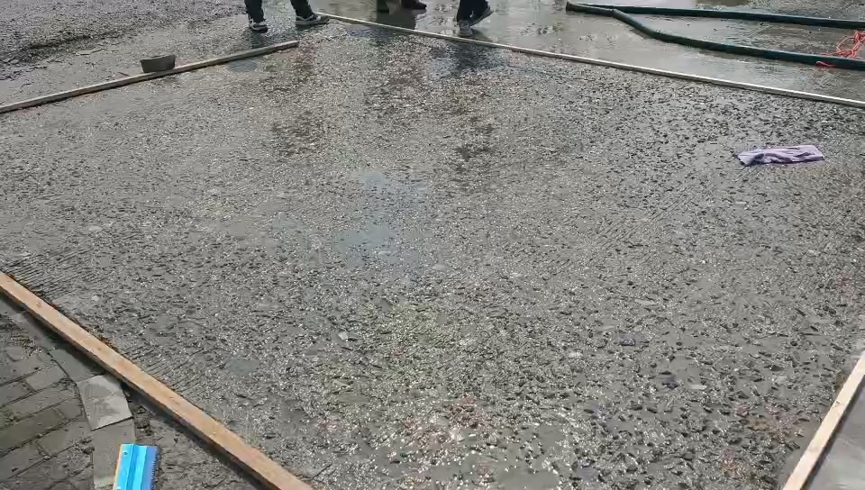 哈尔滨顺迈医院，应用我公司快找平修补砂浆，进行地面修补