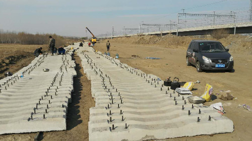 哈尔滨捷能热力专用线，应用我公司道钉锚固剂，对轨道道钉进行锚固