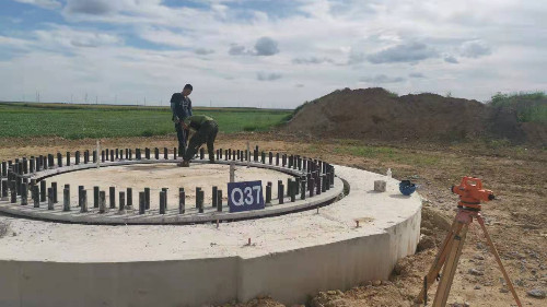 大唐绥滨电厂三期150MW风电示范项目，应用我公司风电专用收缩补偿超流态精密灌浆料，进行风机基础锚板二次灌浆工程